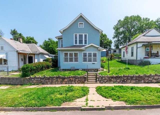 Property at 2605 S 15th St, St Joseph, MO 64503, 4 beds, 2 baths