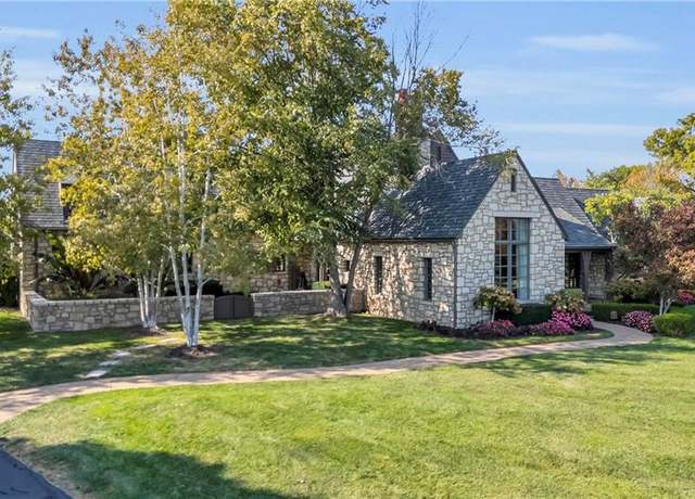 Property at 10400 Howe Dr, Leawood, KS 66206, 5 beds, 5.5 baths