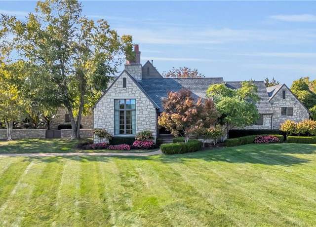 Property at 10400 Howe Dr, Leawood, KS 66206, 5 beds, 5.5 baths