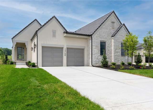 Property at 13708 Pembroke Ln, Leawood, KS 66224, 3 beds, 3.5 baths