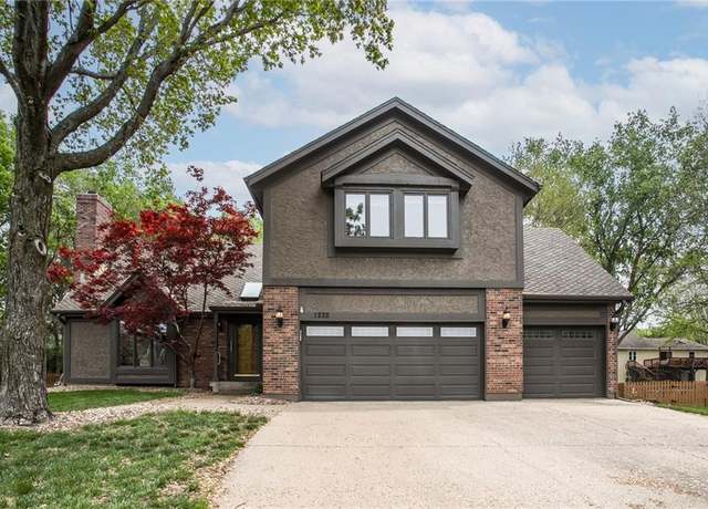 Property at 1228 S Lindenwood Dr, Olathe, KS 66062, 3 beds, 2.5 baths