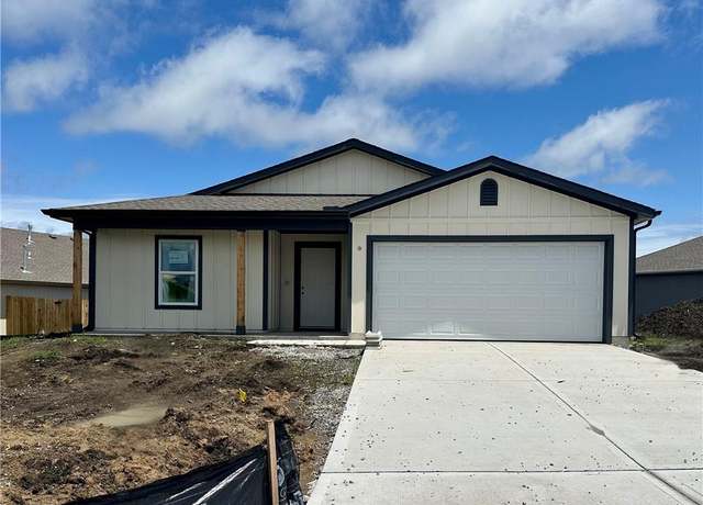 Property at 563 N Pecan St, Gardner, KS 66030, 3 beds, 2 baths