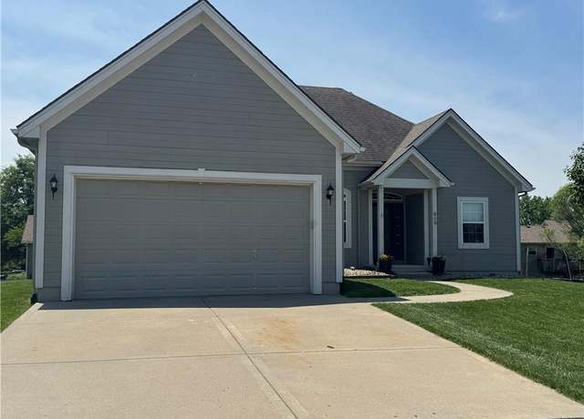 Property at 909 W 8th Ave, Kearney, MO 64060, 3 beds, 2 baths