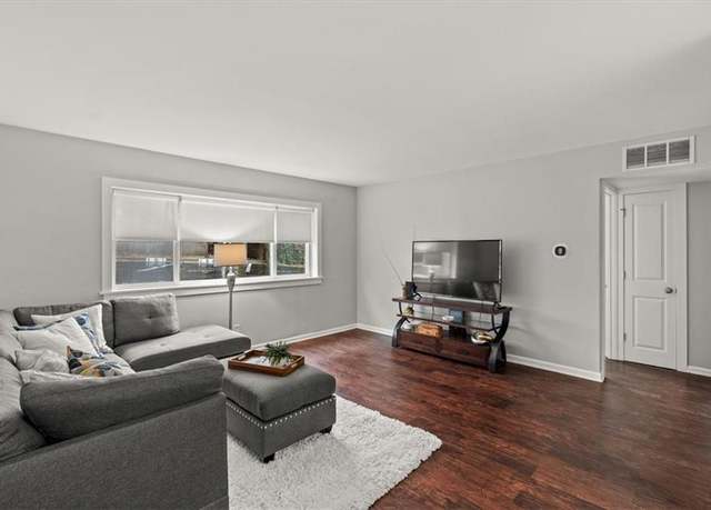 Property at 4516 Broadway Ave #104, Kansas City, MO 64111, 2 beds, 1 bath