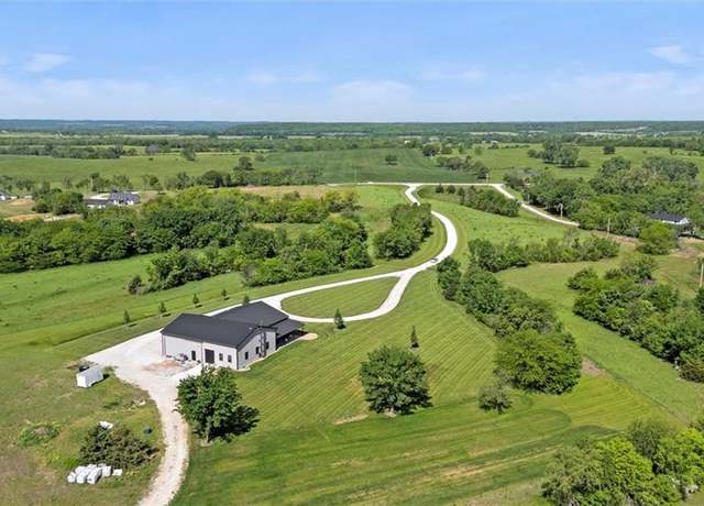 Property at 16140 214th St, Tonganoxie, KS 66086, 3 beds, 2.5 baths