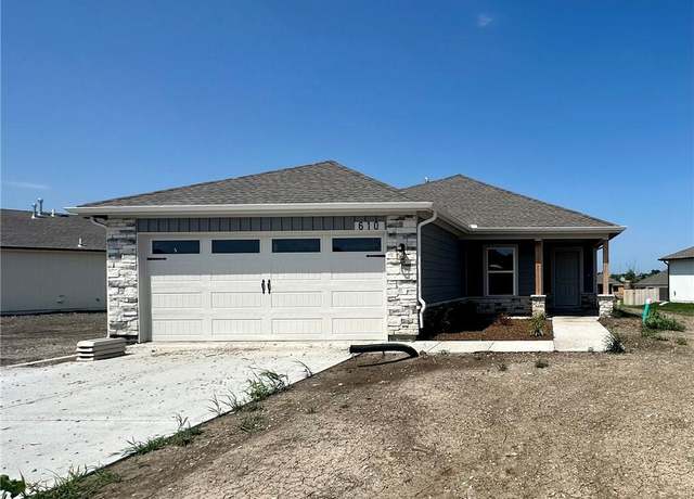 Property at 610 W Colleen Ct, Gardner, KS 66030, 3 beds, 2 baths
