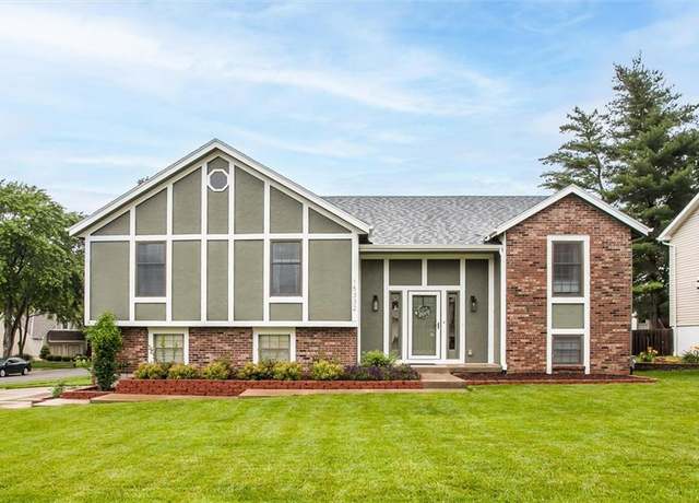 Property at 15332 W 82nd St, Lenexa, KS 66219, 4 beds, 2 baths