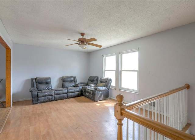 Property at 1101 SW Kingscross Rd, Blue Springs, MO 64014, 3 beds, 2.5 baths