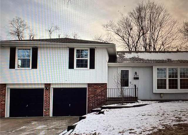 Property at 809 E 110th St, Kansas City, MO 64131, 3 beds, 2 baths