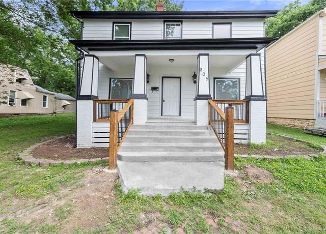 Property at 605 Oak St, Leavenworth, KS 66048, 3 beds, 2 baths