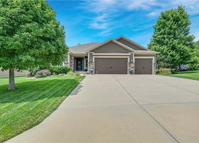 Property at 22509 S Lincoln St, Spring Hill, KS 66083, 4 beds, 3 baths