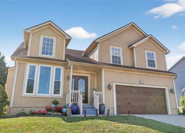 Property at 4715 NW 92nd St, Kansas City, MO 64154, 4 beds, 3 baths
