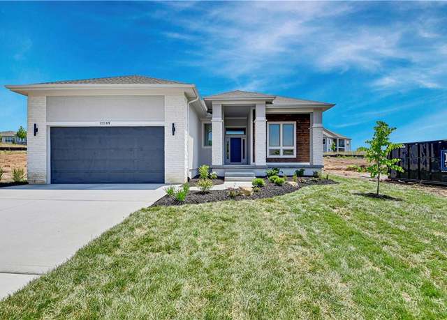 Property at 22109 W 93rd Ter, Lenexa, KS 66220, 4 beds, 3 baths