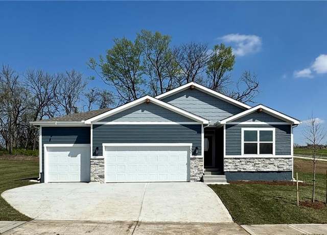 Property at 1001 Branchwood Ln, Raymore, MO 64083, 3 beds, 3 baths