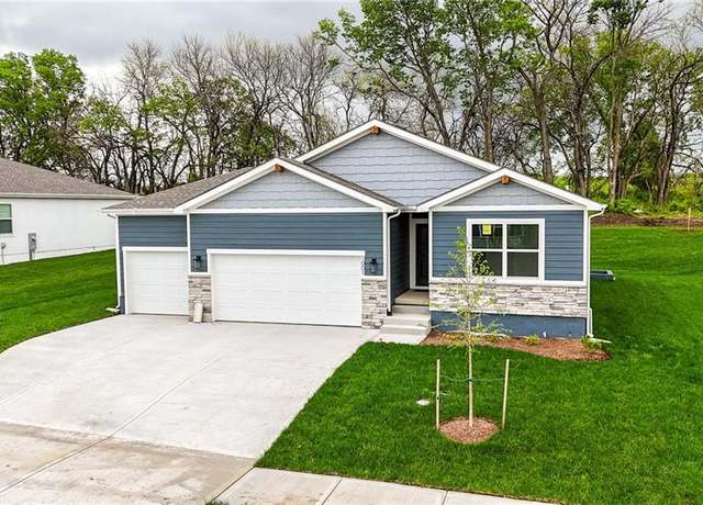 Property at 1001 Branchwood Ln, Raymore, MO 64083, 3 beds, 3 baths