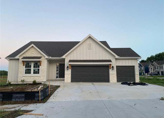 Property at 1102 Noah Ln, Kearney, MO 64060, 3 beds, 2.5 baths