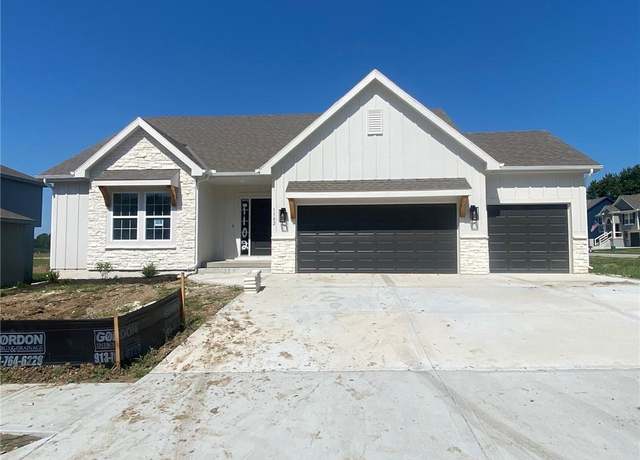 Property at 1102 Noah Ln, Kearney, MO 64060, 3 beds, 2.5 baths