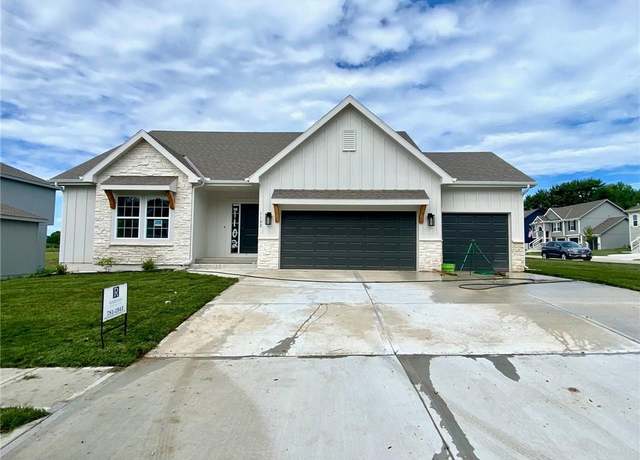 Property at 1102 Noah Ln, Kearney, MO 64060, 3 beds, 2.5 baths