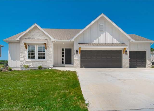 Property at 1102 Noah Ln, Kearney, MO 64060, 3 beds, 2.5 baths