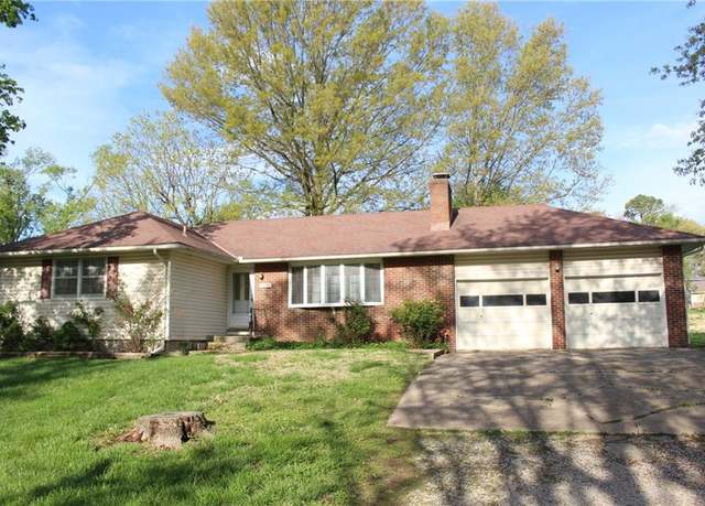 Property at 1211 Spruce St, Eudora, KS 66025, 3 beds, 1.5 baths