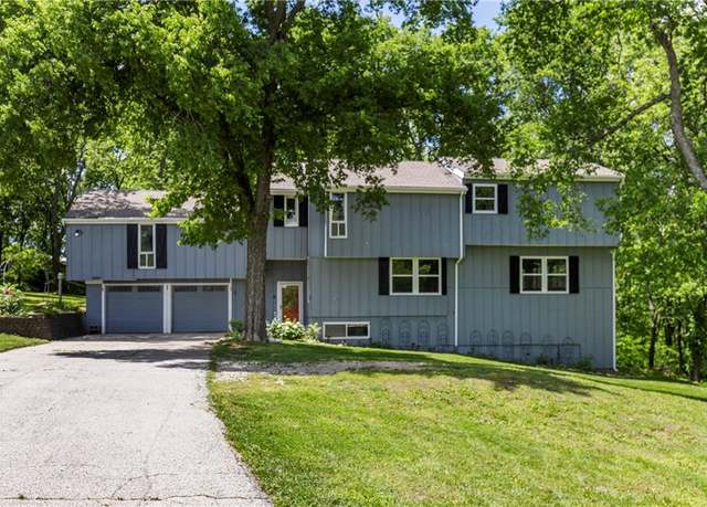 Property at 13330 Waverly Rd, Olathe, KS 66061, 4 beds, 2.5 baths