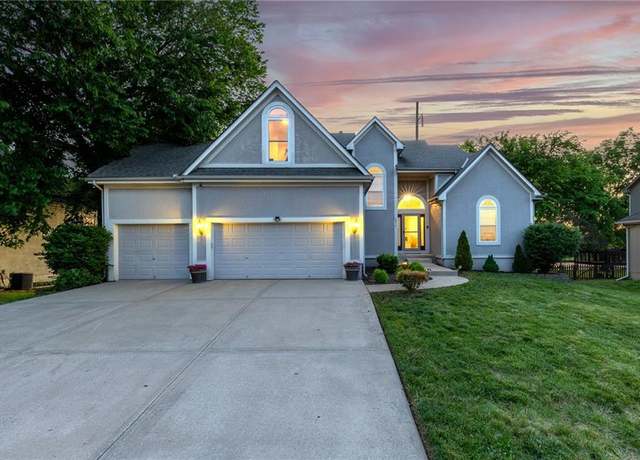 Property at 5916 NE Turquoise Dr, Lee's Summit, MO 64064, 5 beds, 3.5 baths