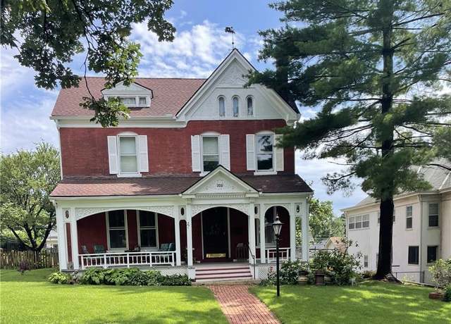 Property at 320 Parallel St, Atchison, KS 66002, 5 beds, 2.5 baths