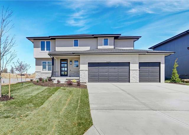 Property at 22094 W 100th Ter, Lenexa, KS 66220, 5 beds, 4 baths