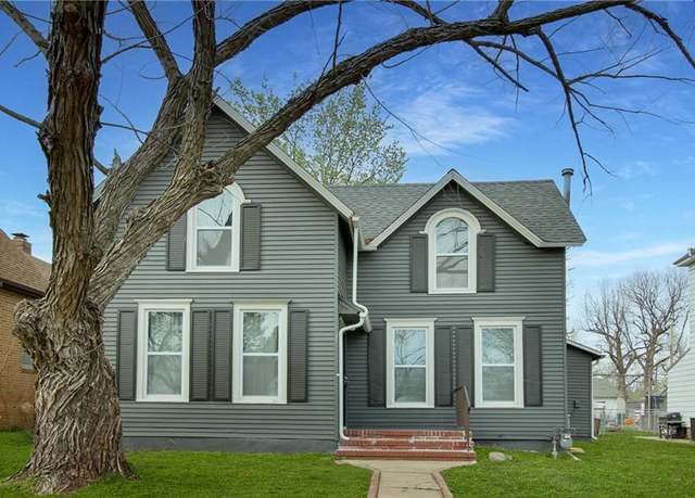Property at 1809 Clark Ave, Parsons, KS 67357, 4 beds, 2.5 baths