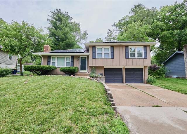 Property at 8002 E 91st Ter, Kansas City, MO 64138, 3 beds, 2 baths