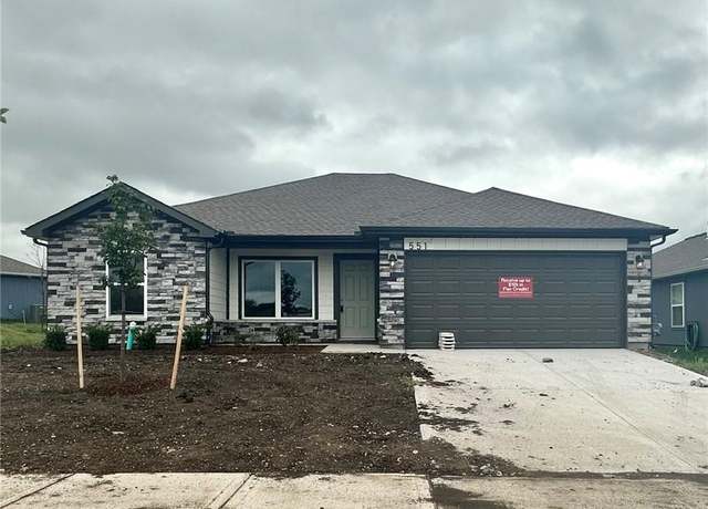 Property at 551 W Fountain St, Gardner, KS 66030, 3 beds, 2 baths
