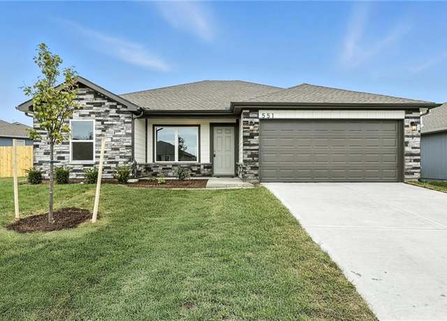 Property at 551 W Fountain St, Gardner, KS 66030, 3 beds, 2 baths