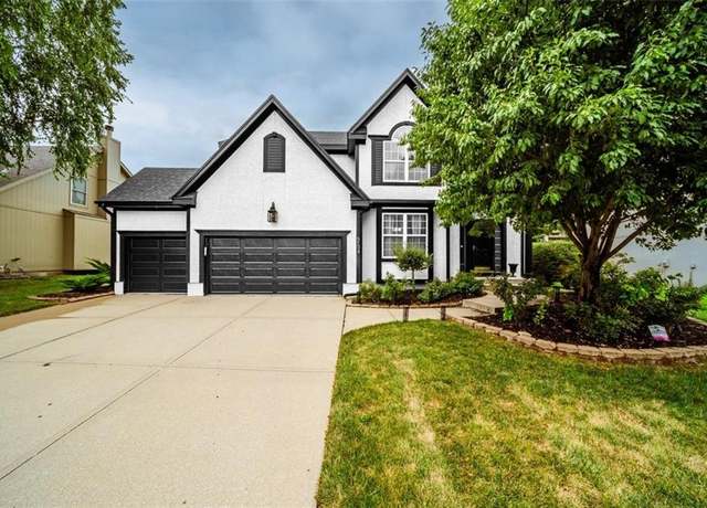 Property at 5704 W 154th St, Overland Park, KS 66223, 5 beds, 4.5 baths