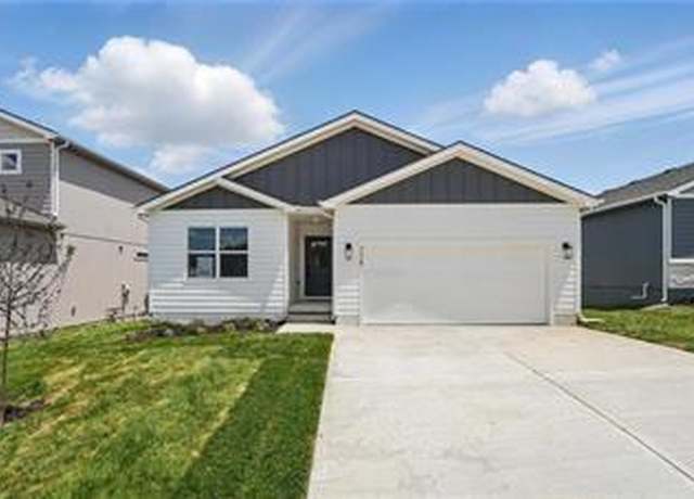 Property at 500 SW Chelmsford Dr, Blue Springs, MO 64014, 3 beds, 2 baths