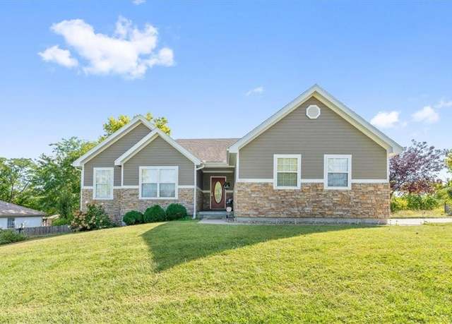 Property at 13663 Barber Ave, Bonner Springs, KS 66012, 3 beds, 2.5 baths