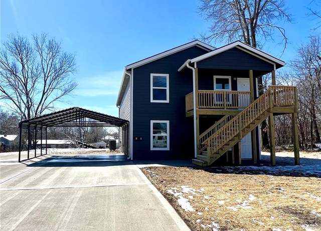 Property at 414 Franklin St, Warrensburg, MO 64093, 6 beds, 4 baths