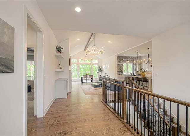 Property at 2150 NW Scenic View Dr, Riverside, MO 64150, 5 beds, 3 baths