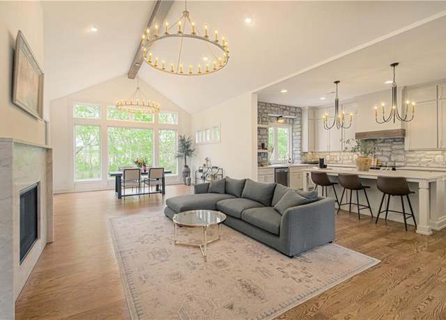 Property at 2150 NW Scenic View Dr, Riverside, MO 64150, 5 beds, 3 baths