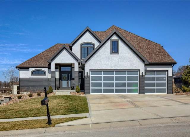 Property at 2470 NW Riverview Dr, Riverside, MO 64150, 5 beds, 4.5 baths