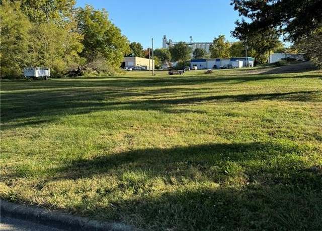 Property at 303 W 18th St, Higginsville, MO 64037