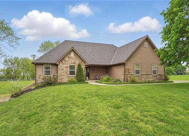 Property at 17022 NE 119th St, Kearney, MO 64060, 4 beds, 2.5 baths
