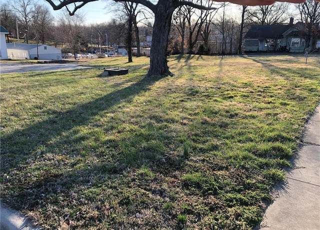 Property at 112 W Broadway El Dorado Spgs Mo St, El Dorado Springs, MO 64744