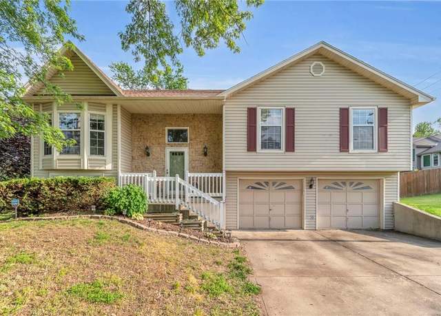 Property at 9225 W 47th St, Merriam, KS 66203, 3 beds, 2.5 baths