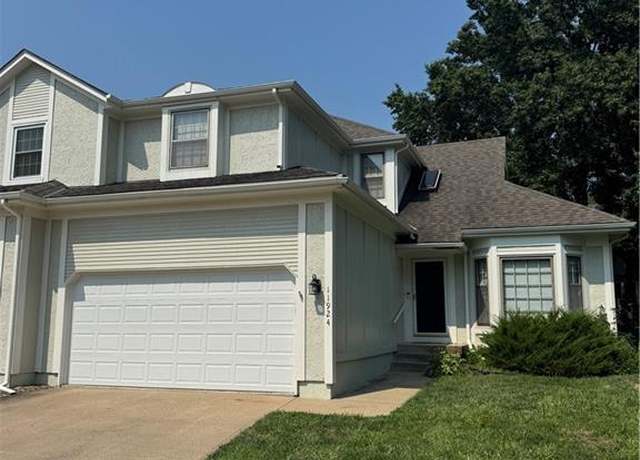 Property at 11924 Grandview St, Overland Park, KS 66213, 2 beds, 2.5 baths