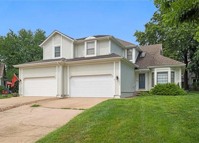 Property at 11924 Grandview St, Overland Park, KS 66213, 2 beds, 2.5 baths