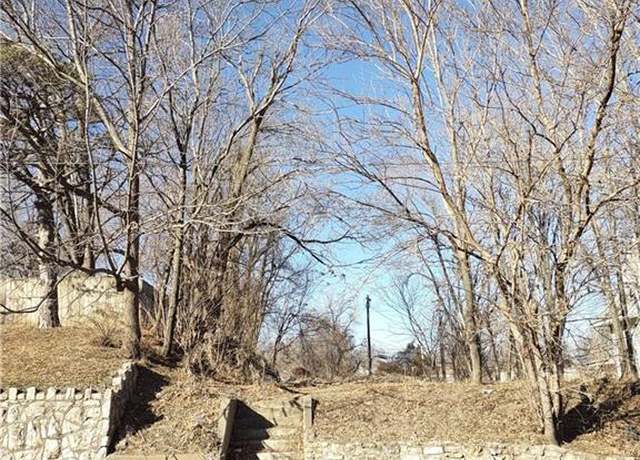 Property at 1409 Olive St, St Joseph, MO 64503