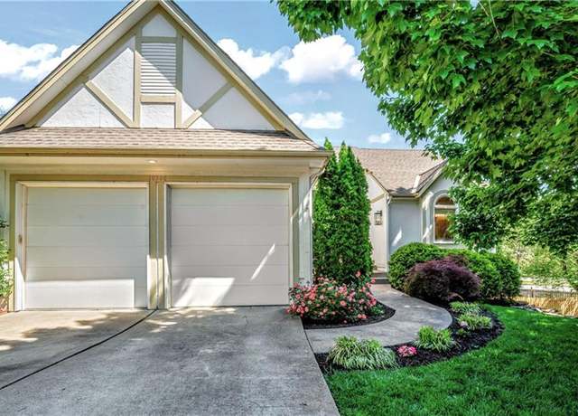 Property at 10300 W 131st St, Overland Park, KS 66213, 3 beds, 2.5 baths