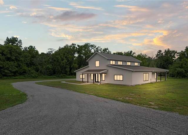 Property at 127 NW 1050th Rd, Warrensburg, MO 64093, 3 beds, 2.5 baths