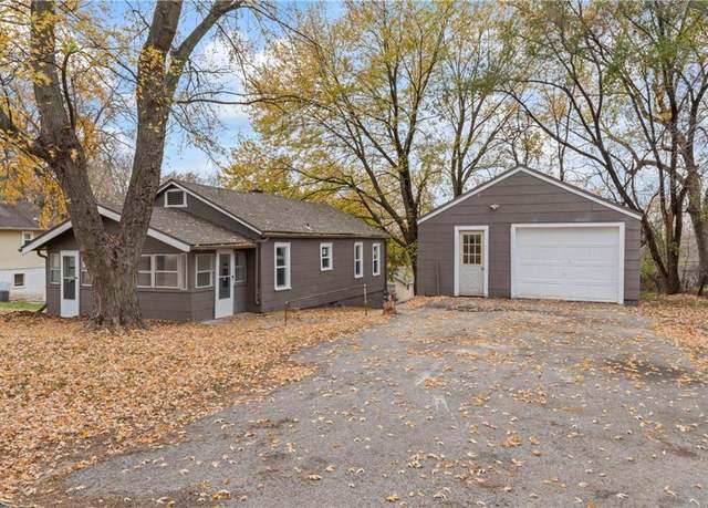 Property at 320 N Cedar Ave, Independence, MO 64053, 3 beds, 1 bath