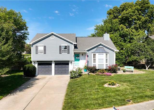 Property at 620 Laredo Pl, Raymore, MO 64083, 3 beds, 3 baths